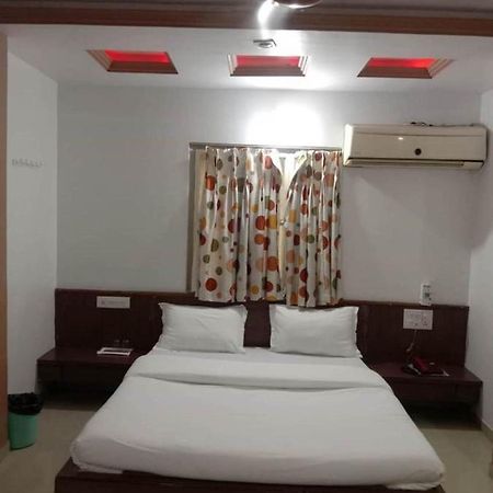 Hotel Rajdhani Halol Exterior photo