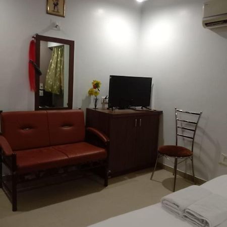 Hotel Rajdhani Halol Exterior photo