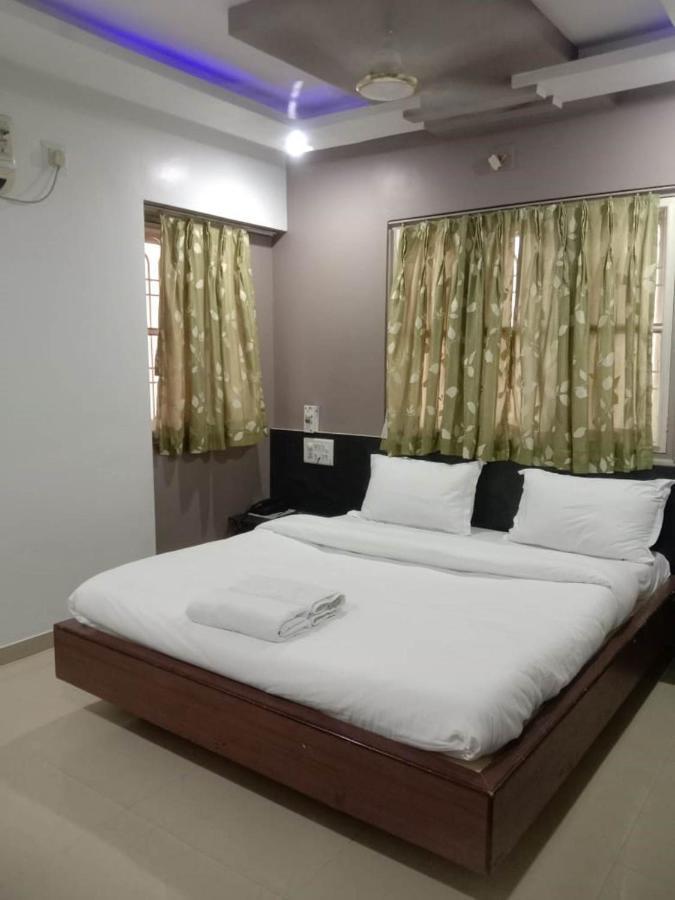 Hotel Rajdhani Halol Exterior photo