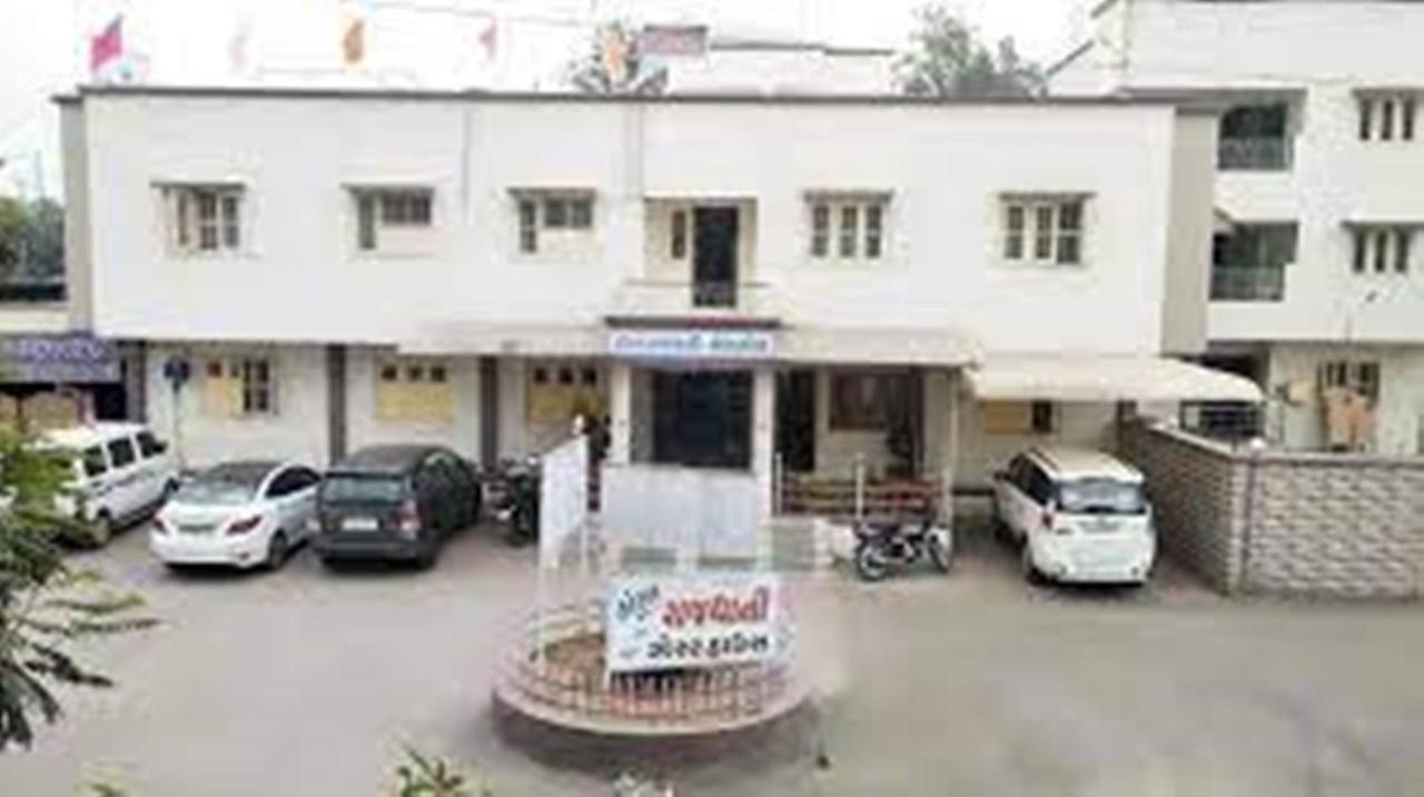 Hotel Rajdhani Halol Exterior photo