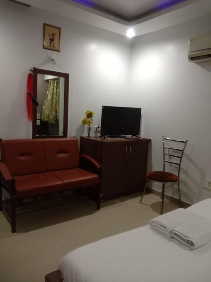 Hotel Rajdhani Halol Exterior photo